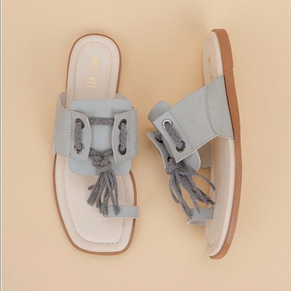 Mi, iM Amelia Sandals - Picture 4 of 6